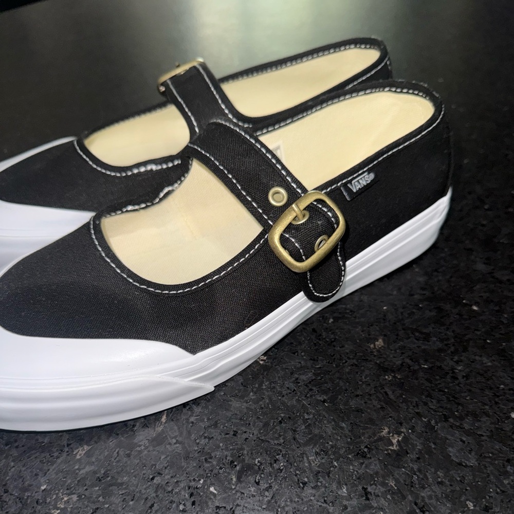NEW VANS BLACK CANVAS MARY JANE BUCKLE WHITE RUBBER SOLE SNEAKERS SZ 8 BRAND NEW - Picture 6 of 15